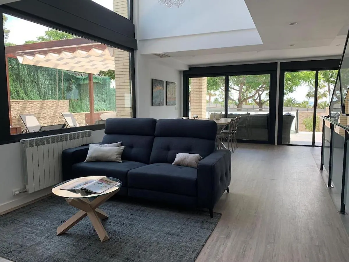 Casa Primera Linea De Mar En Cambrils Holiday home